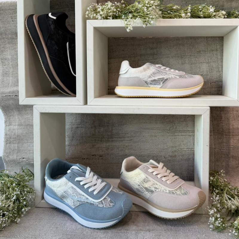 Lace Retro Runner