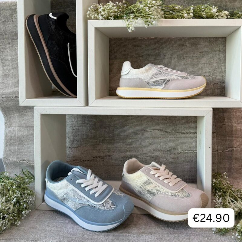 Lace Detail Casual Sneakers